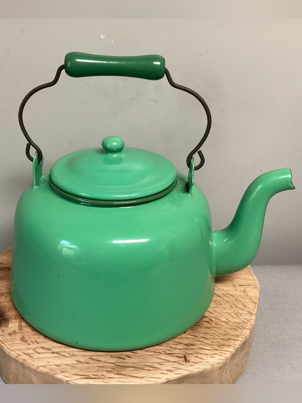 🟢 Vintage - Beautiful Mint Green Tea Kettle - Wood Handle - Heavy Craftsmanship
